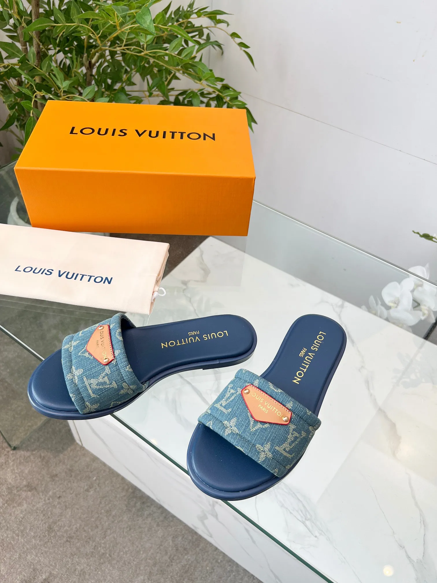 👟👟Ex-factory price 320👟👟 Genuine leather sole +40 Louis Vuitton, 1:1 advanced customization upper, fabric: customized LV special fabric, lining: sheepskin, original molding hardware, code number: 35-42, order with pictures, welcome to send pictures to place an order,